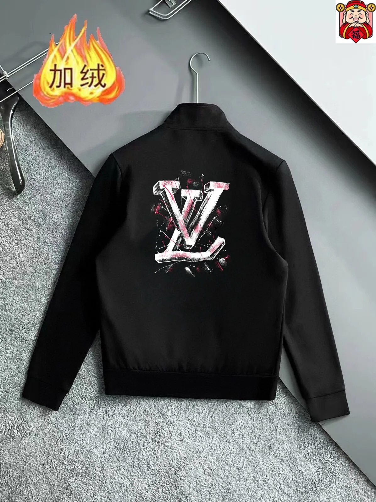 🅿️460 Directly approved brand [LV Louis Vuitton] (velvet and thickened) 2025 autumn and winter new products, celebrities' favorite fashionable casual suits, clean and neat tailoring, full of urban style. Made of high-quality custom fabrics, the inner warmth is excellent, the hand feels soft and dry, and the upper body effect is crisp and stylish. The three-dimensional cutting process and the pattern are all of high standards, and the silhouette version has the right benefits! It is not tight at all, and you feel good when you wear it. So many top-quality raw materials create high-end products with unparalleled value. It is the first choice for high-end fashion people. (Size: M-4XL can wear up to 200 pounds)